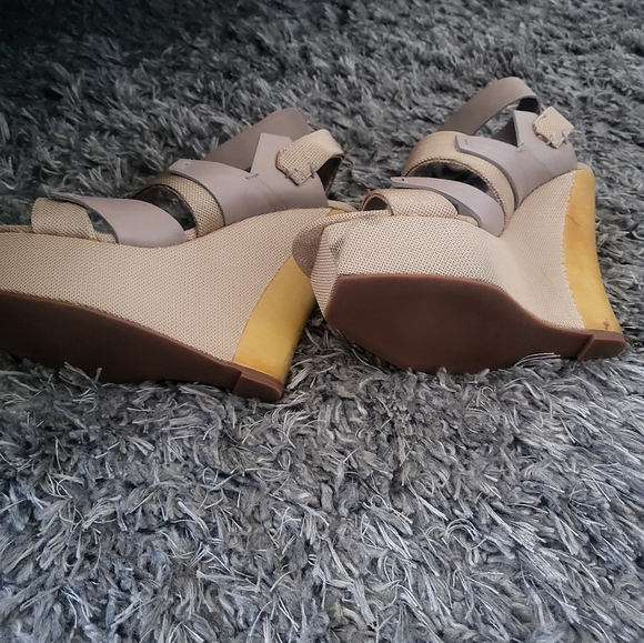 L.A.M.B Kapona Wedges - Picture 3 of 5